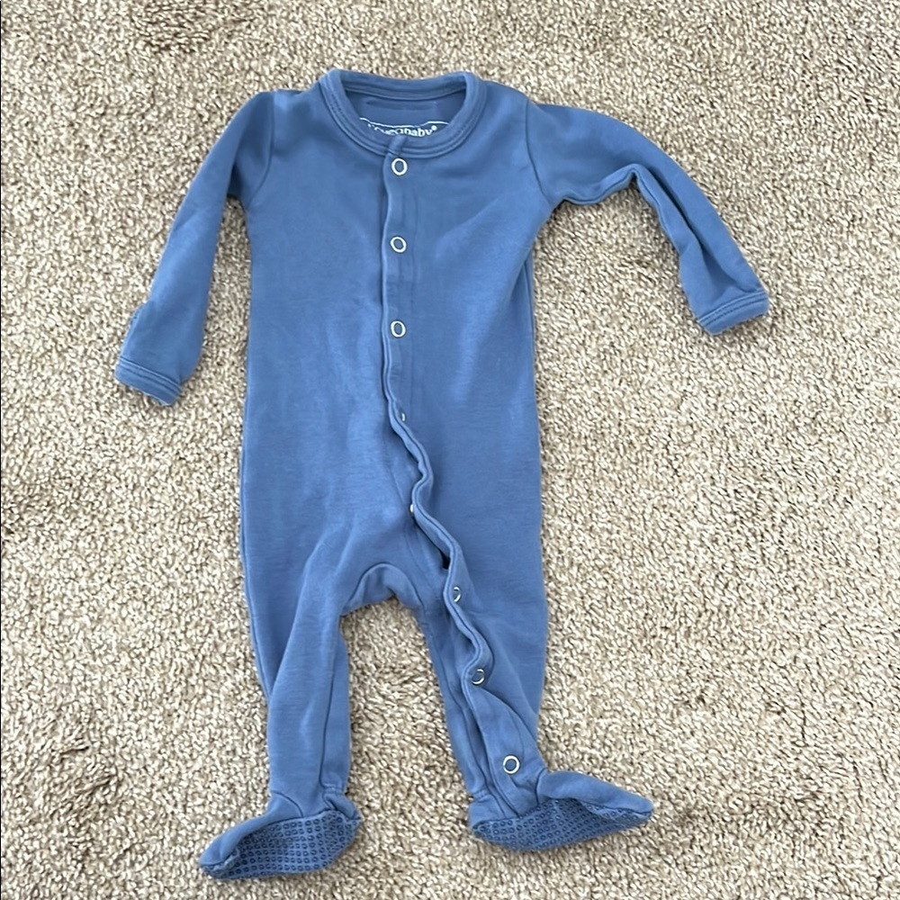 L’ovedbaby blue footie in perfect condition my son grew out of it fast!